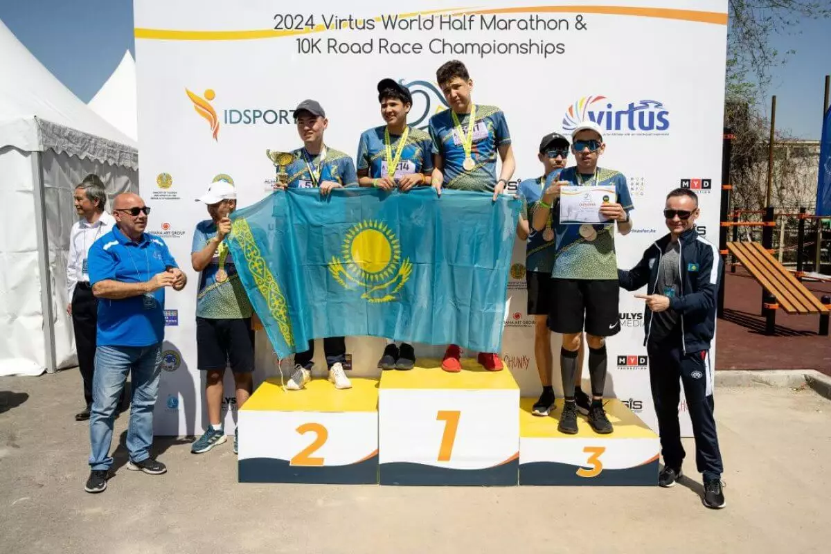 Столичные спортсмены с аутизмом стали чемпионами мира по бегу в Алматы
