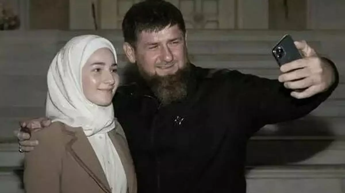 Главные чеченские орденоносцы: Кадыров наградил свою дочь медалью