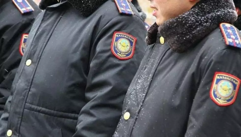 Неосмотрительные полицейские попались на взятке в Усть-Каменогорске