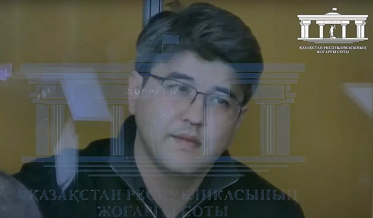 «У тебя был секс с Райымбеком?»: видео пьяного Бишимбаева обнародовали в суде
