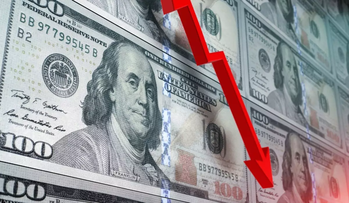 Доллар снова подешевел на биржевых торгах