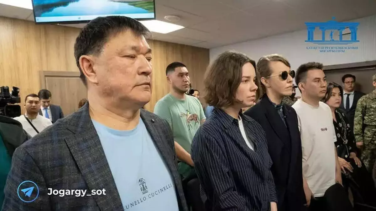 Ксения Собчак покинула зал суда, не ответив на вопросы журналистов по делу Бишимбаева