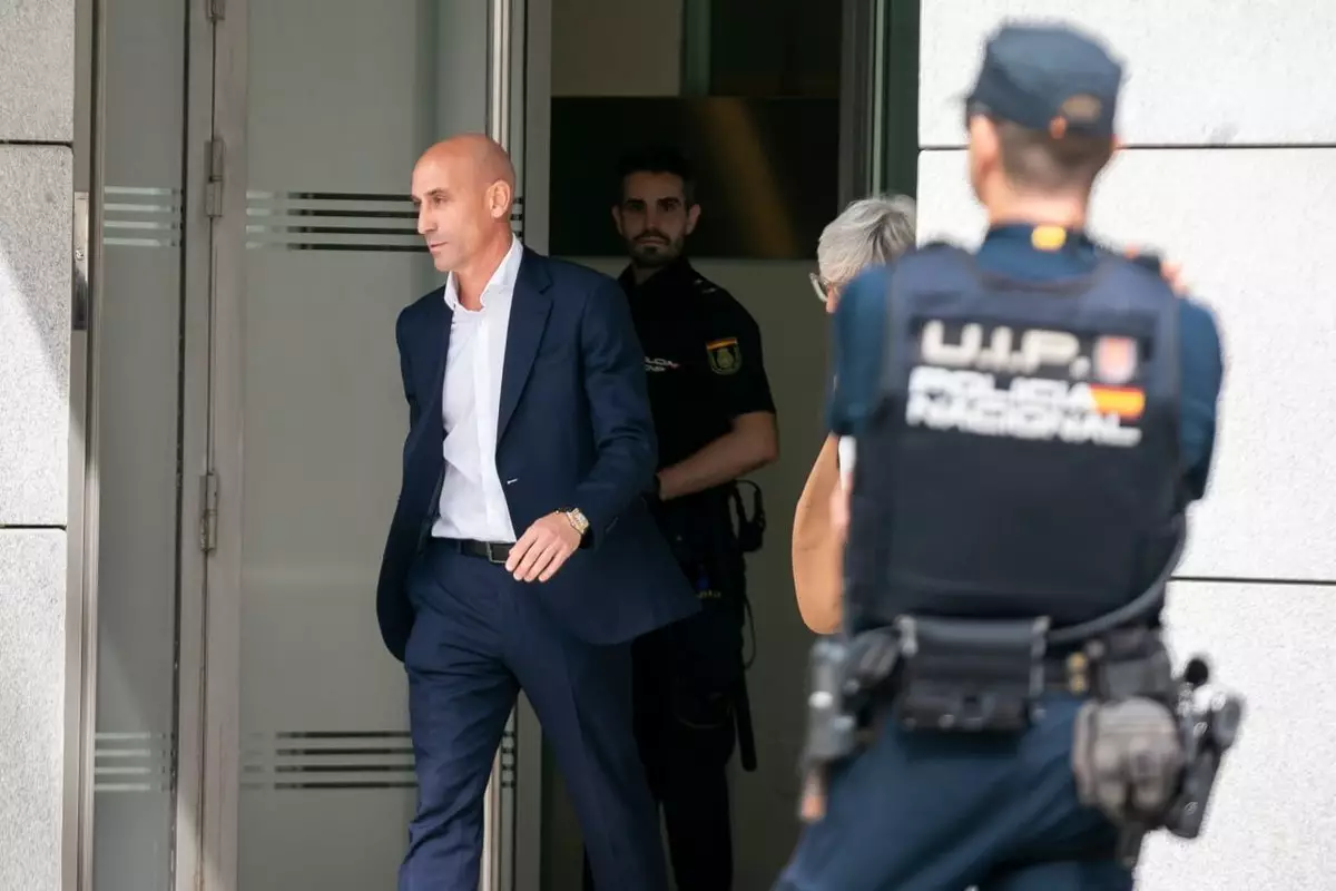 В Испании отклонили апелляцию бывшего главы RFEF Рубиалеса, поцеловавшего футболистку