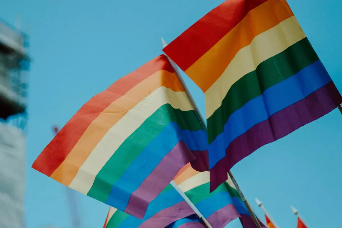 Журналистка заявила об «облавах» на ЛГБТ-вечеринки в Астане