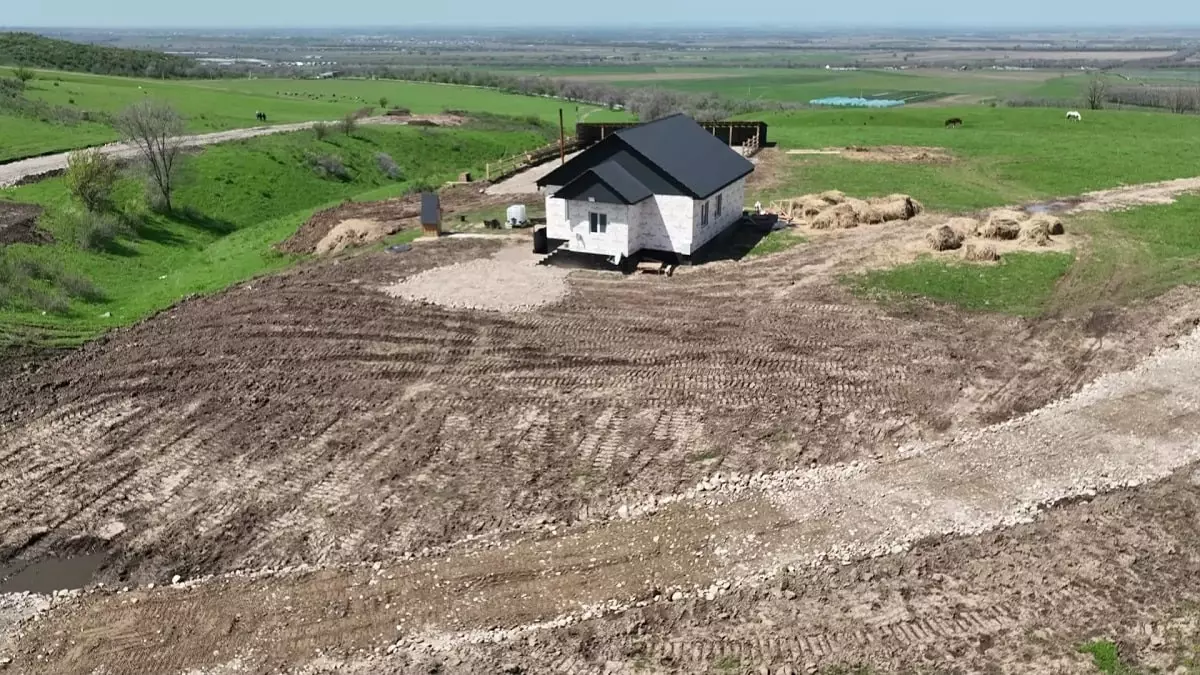 Проданная земля: в Алматинской области на месте пастбищ началась стройка