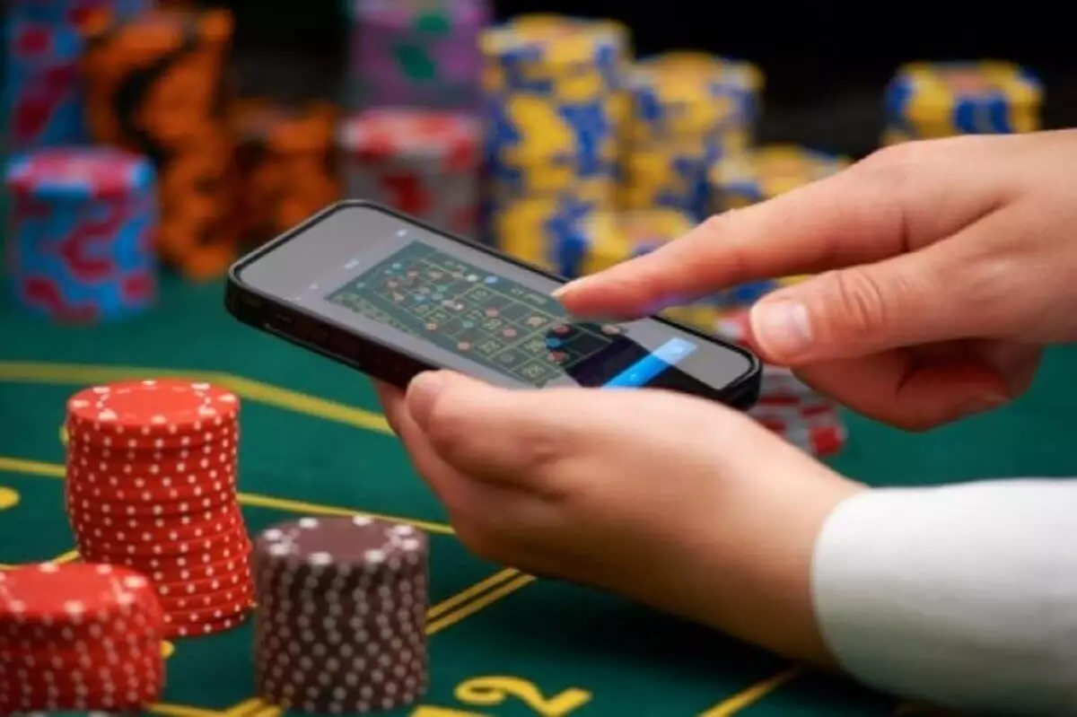 Казахстанцам до 25 лет запретят участвовать в азартных играх