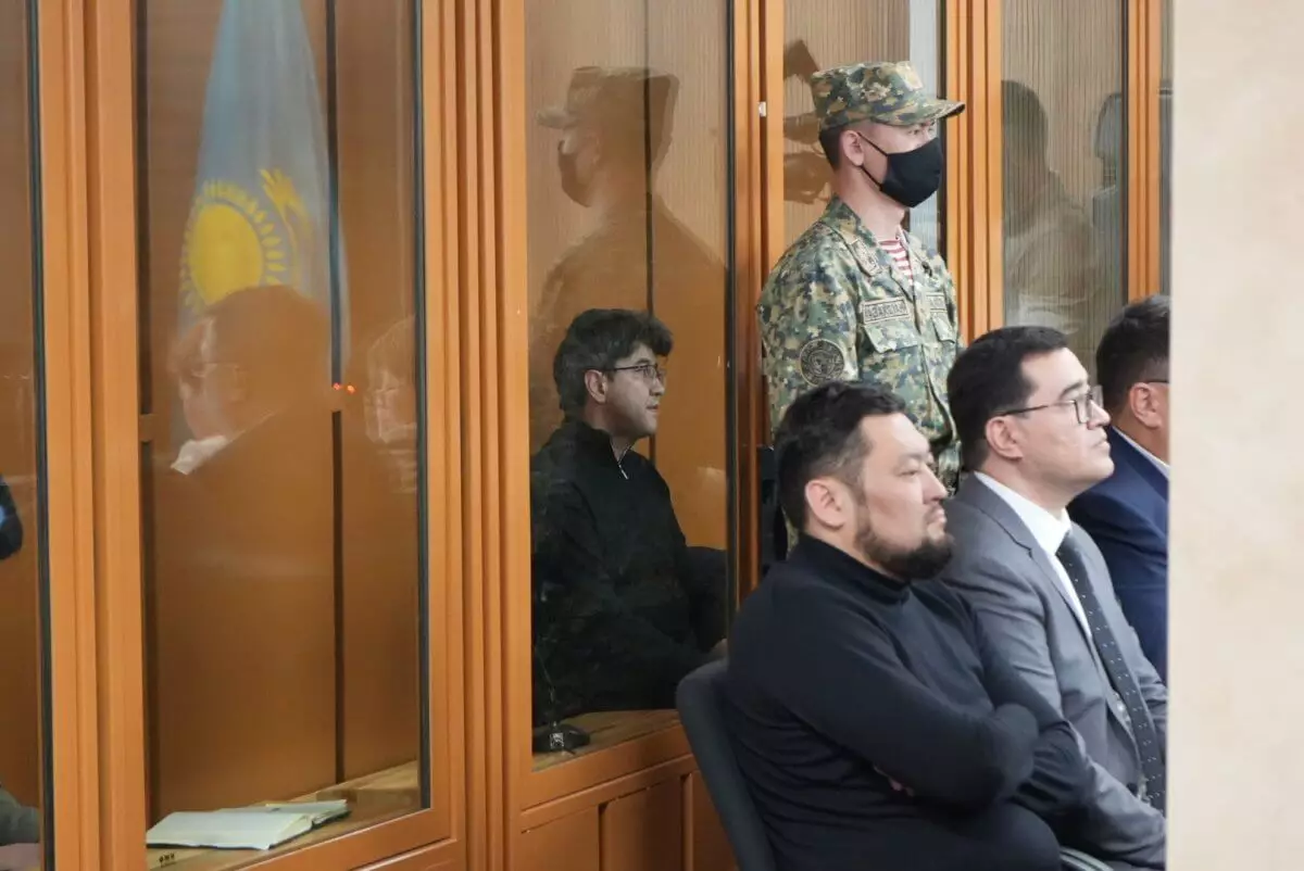 Одному из присяжных стало плохо в зале суда по делу Бишимбаева