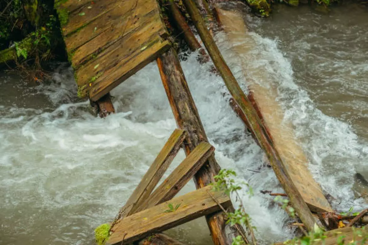 Мосты на трассе Самара – Шымкент смыло из-за неисправности водопровода