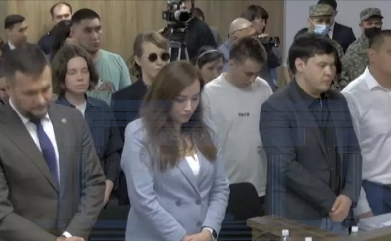 Старший судебный пристав охраняет Ксению Собчак на заседании по делу Бишимбаева