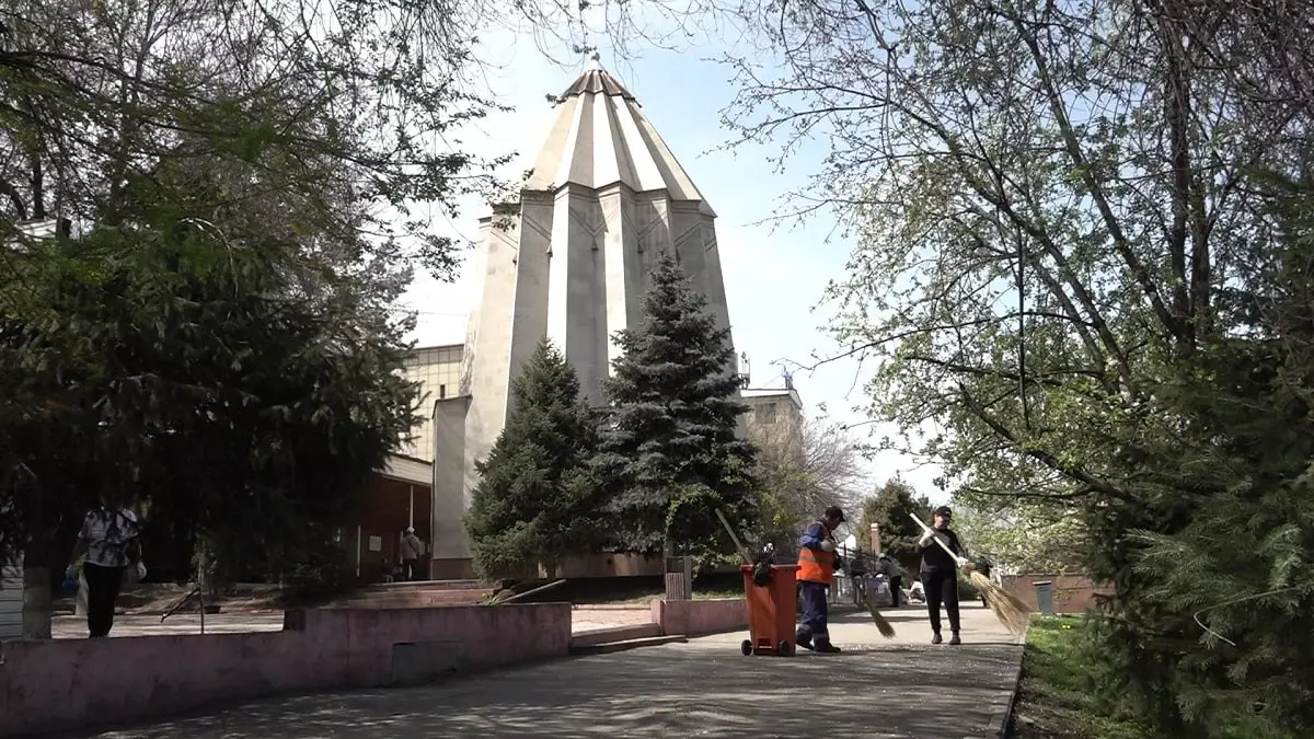 Мемориальный комплекс Райымбек батыра очистили и облагородили