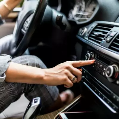 Не доводите до беды: почему водителям не следует включать музыку во время езды