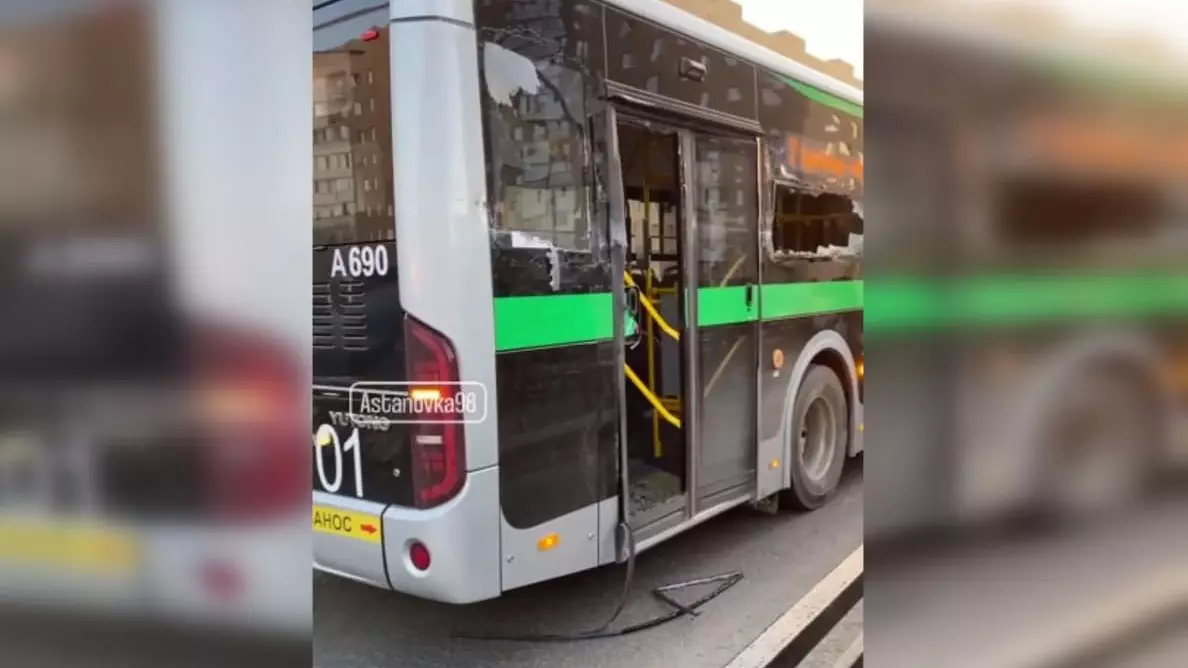 Два пассажирских автобуса столкнулись в Астане