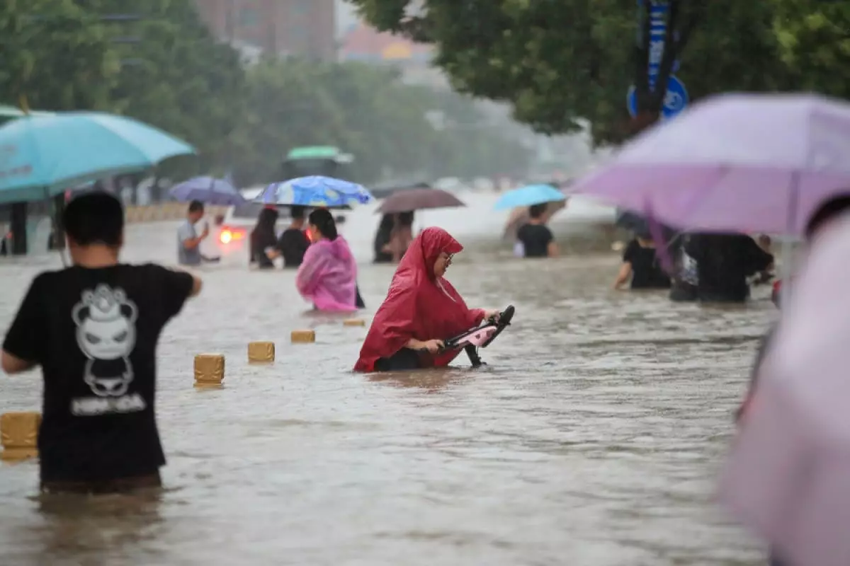 Қытайда су басқан аудандардан 83 мыңнан астам адам эвакуацияланды