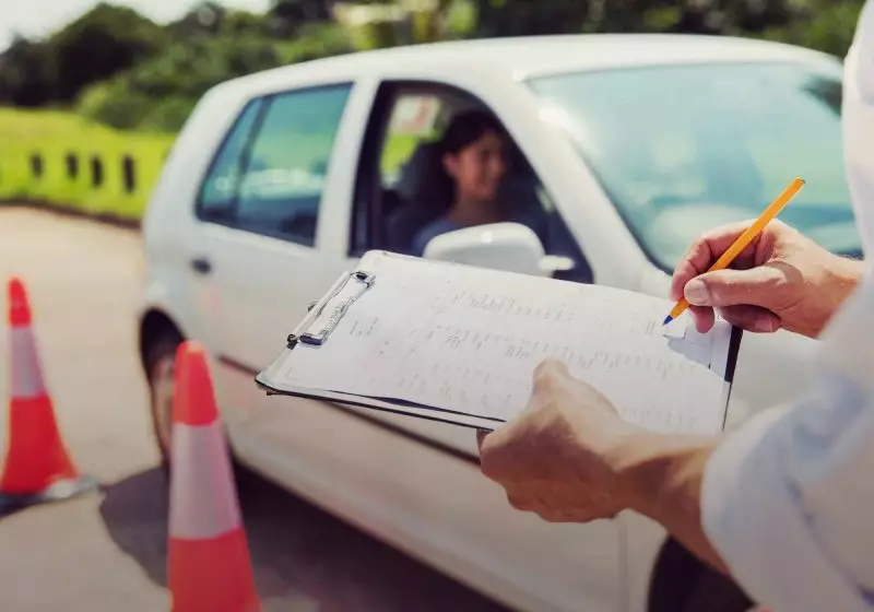 Казахстанцев обязали проходить обучение в автошколах для получения водительских прав