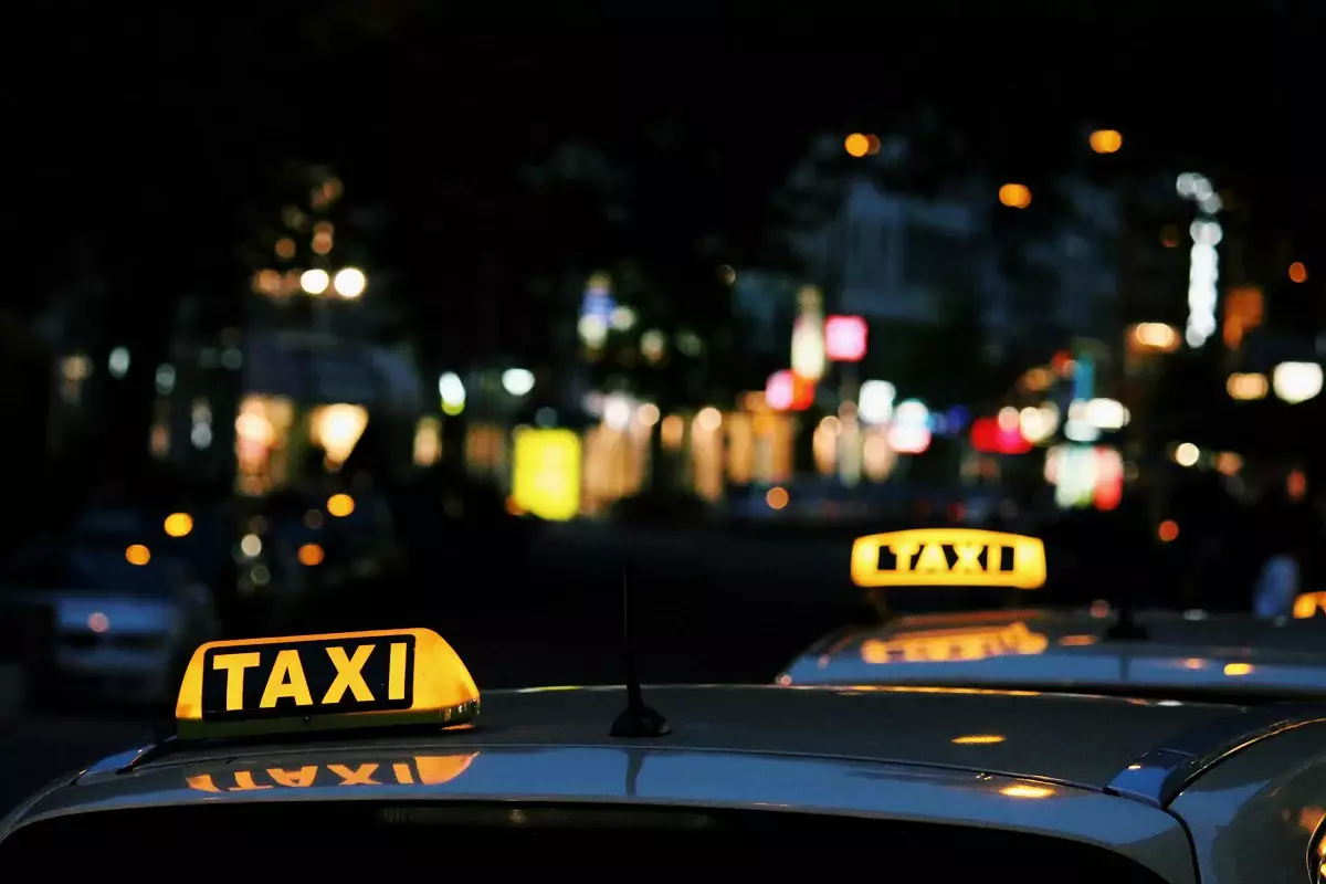 Казахстанцы ездят на самом дорогом такси в СНГ