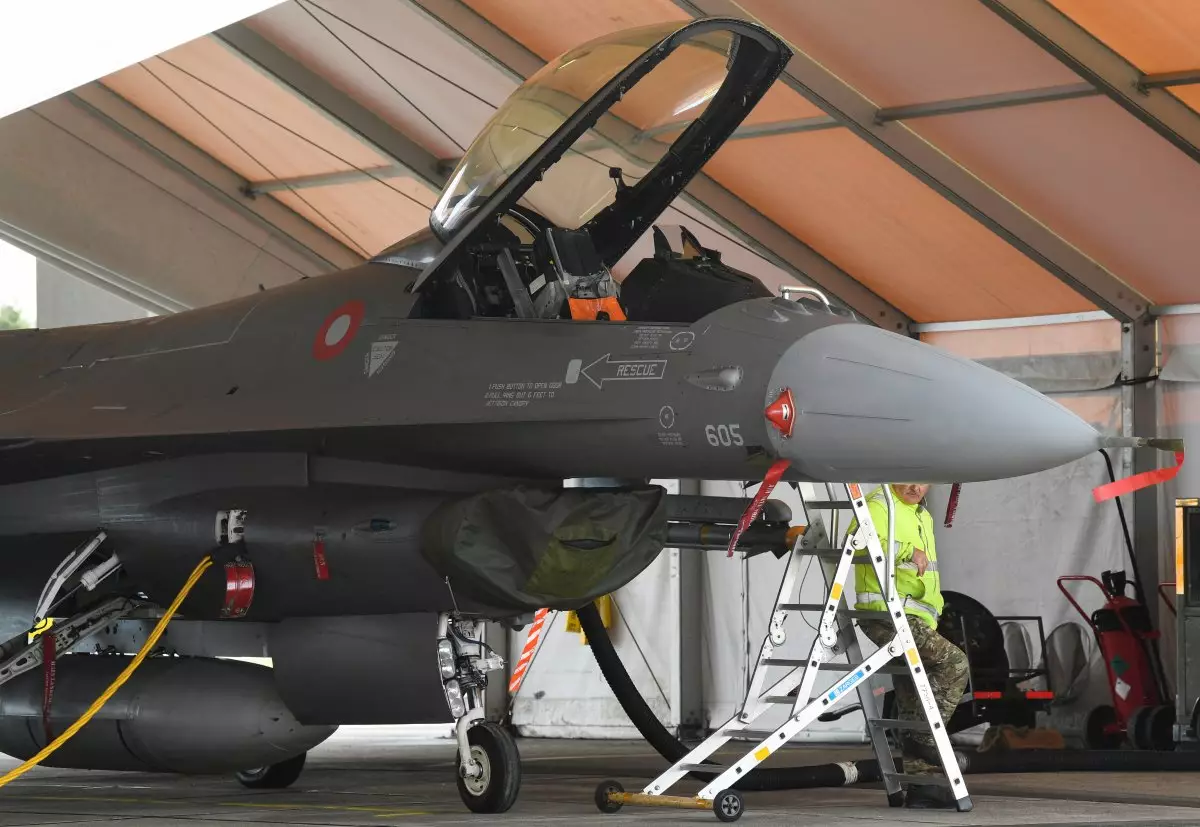 Дания подтвердила передачу истребителей F-16 Украине