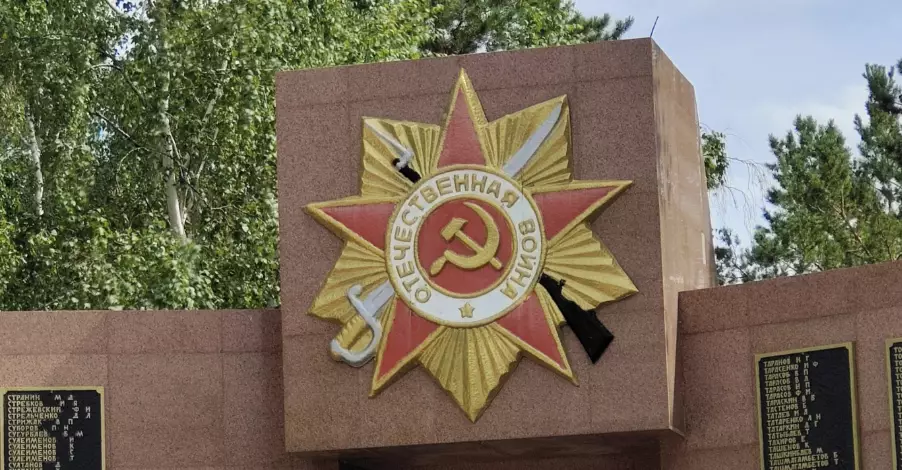 Задержан подозреваемый в осквернении обелиска Славы в Павлодаре
