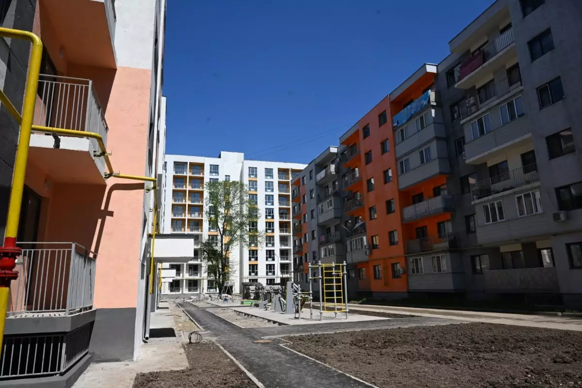 Более миллиона семей обеспечат новым жильем в Казахстане