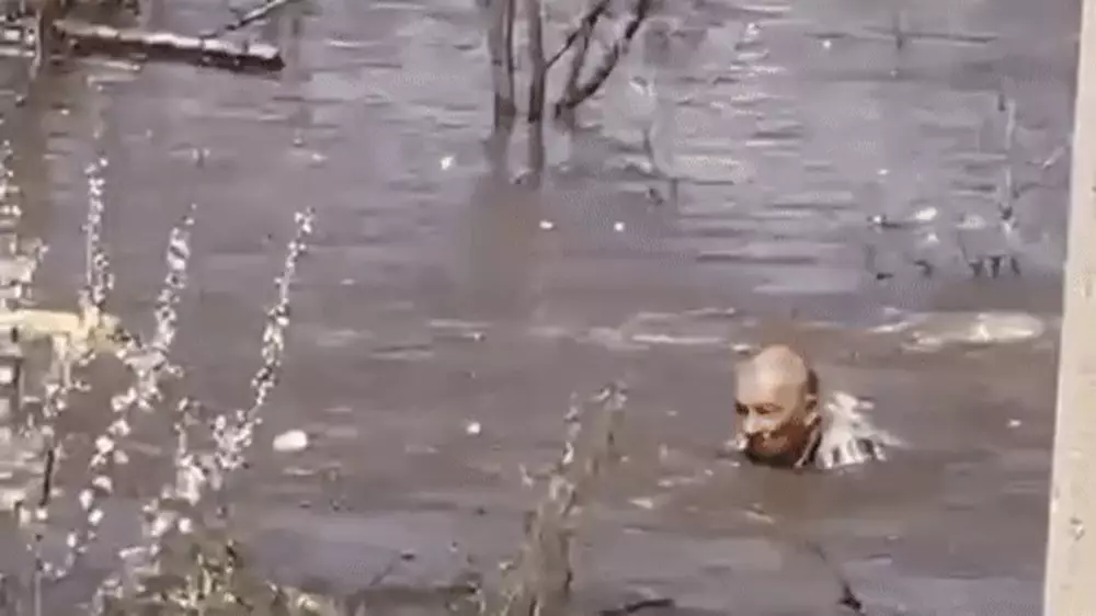 Полицейский спас мужчину, тонувшего в реке Урал
