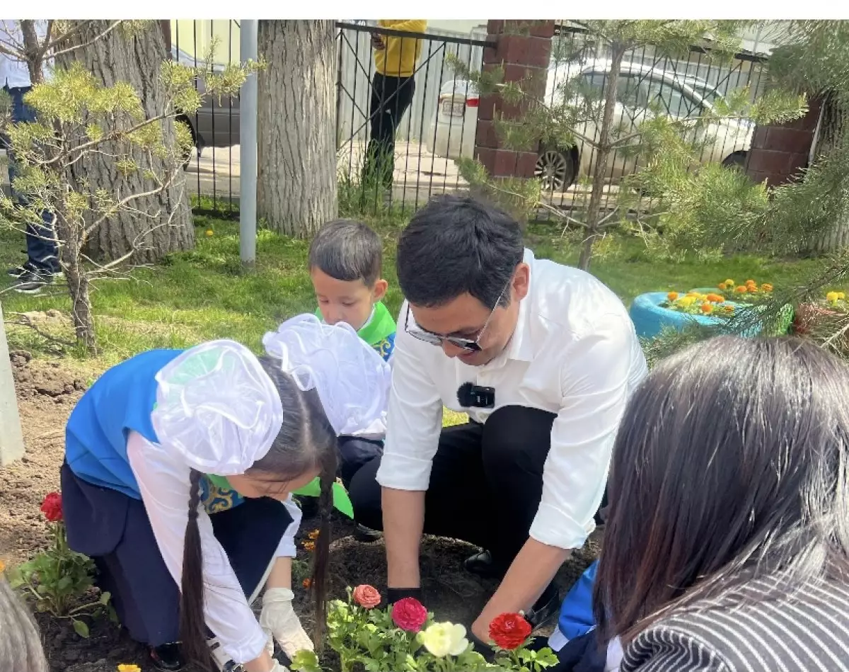 Алматинские школьники создали малые архитектурные фигуры и высадили более 2000 тюльпанов разных сортов