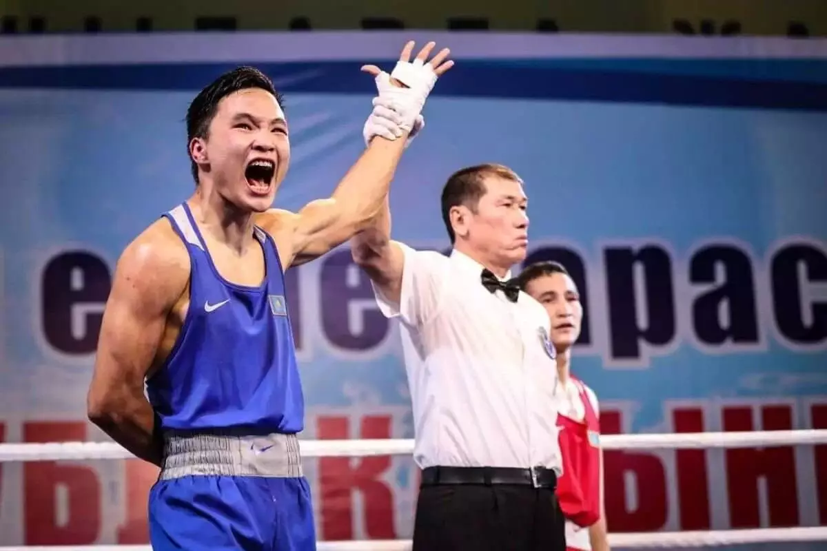 Новоиспеченный казахстанский боксер переходит в профессиональный спорт