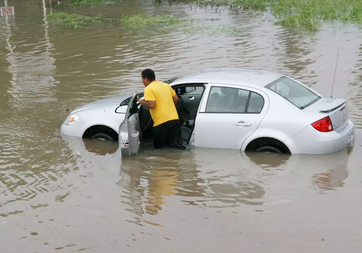 Как восстановить машину после затопления, рассказали казахстанцам