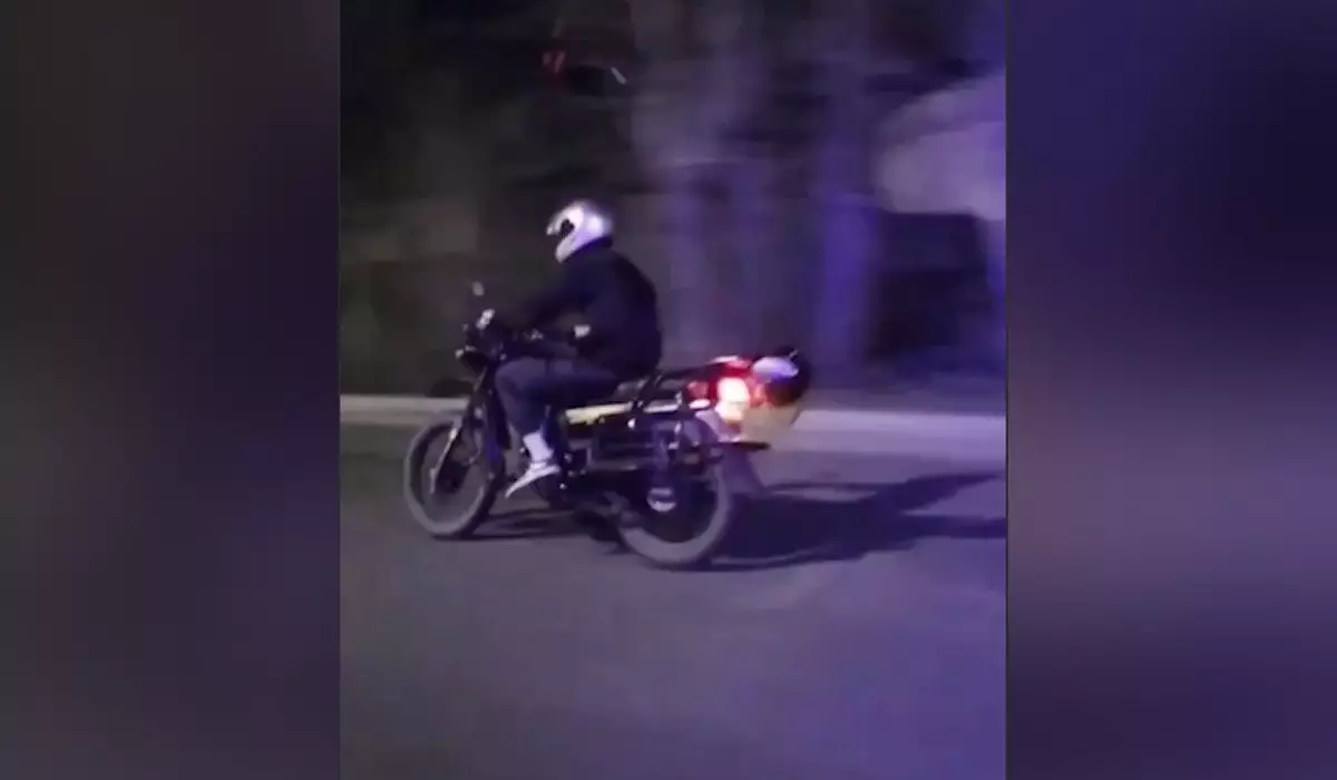 Гонки полицейских с мотоциклистом-подростком сняли на видео в Семее