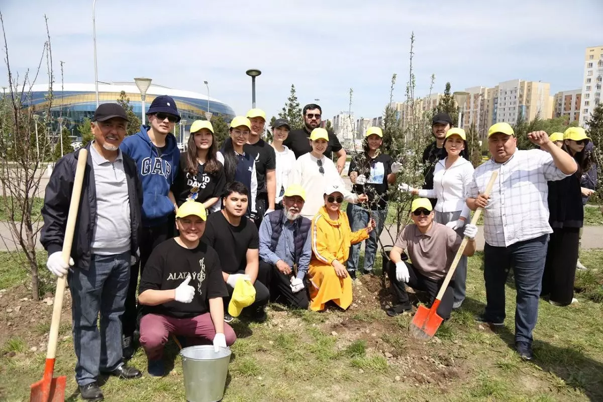 Деятели культуры высадят 1000 яблонь в Алматы