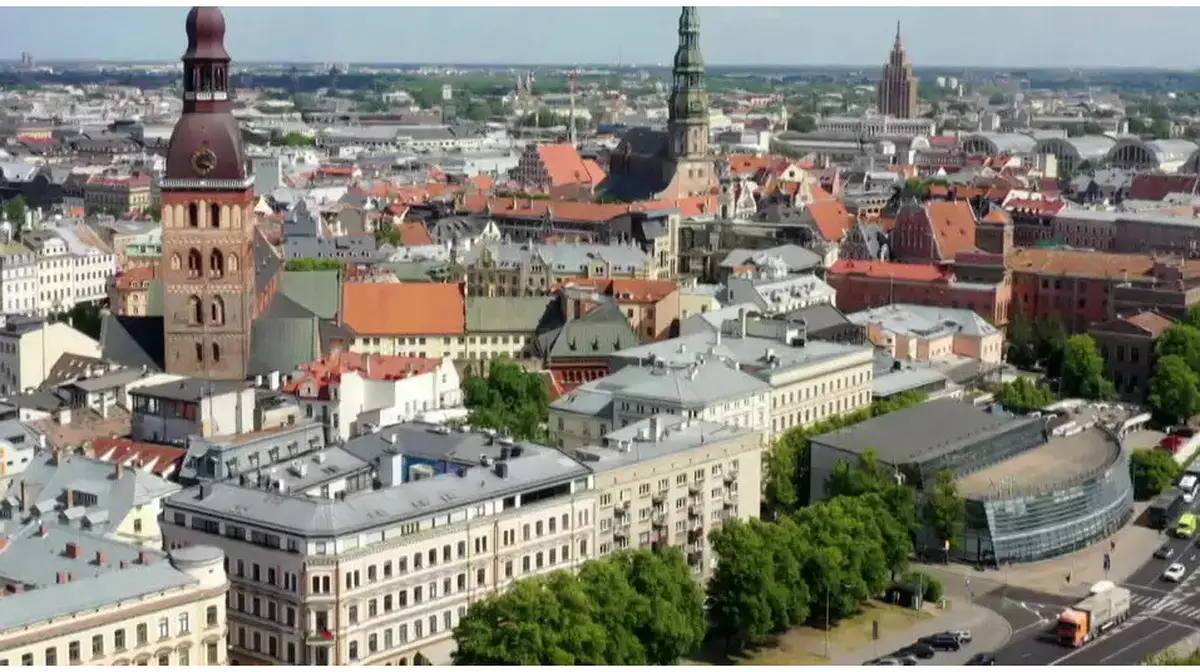 Латвия 2026 жылға қарай мектептерде орыс тілін алып тастайды