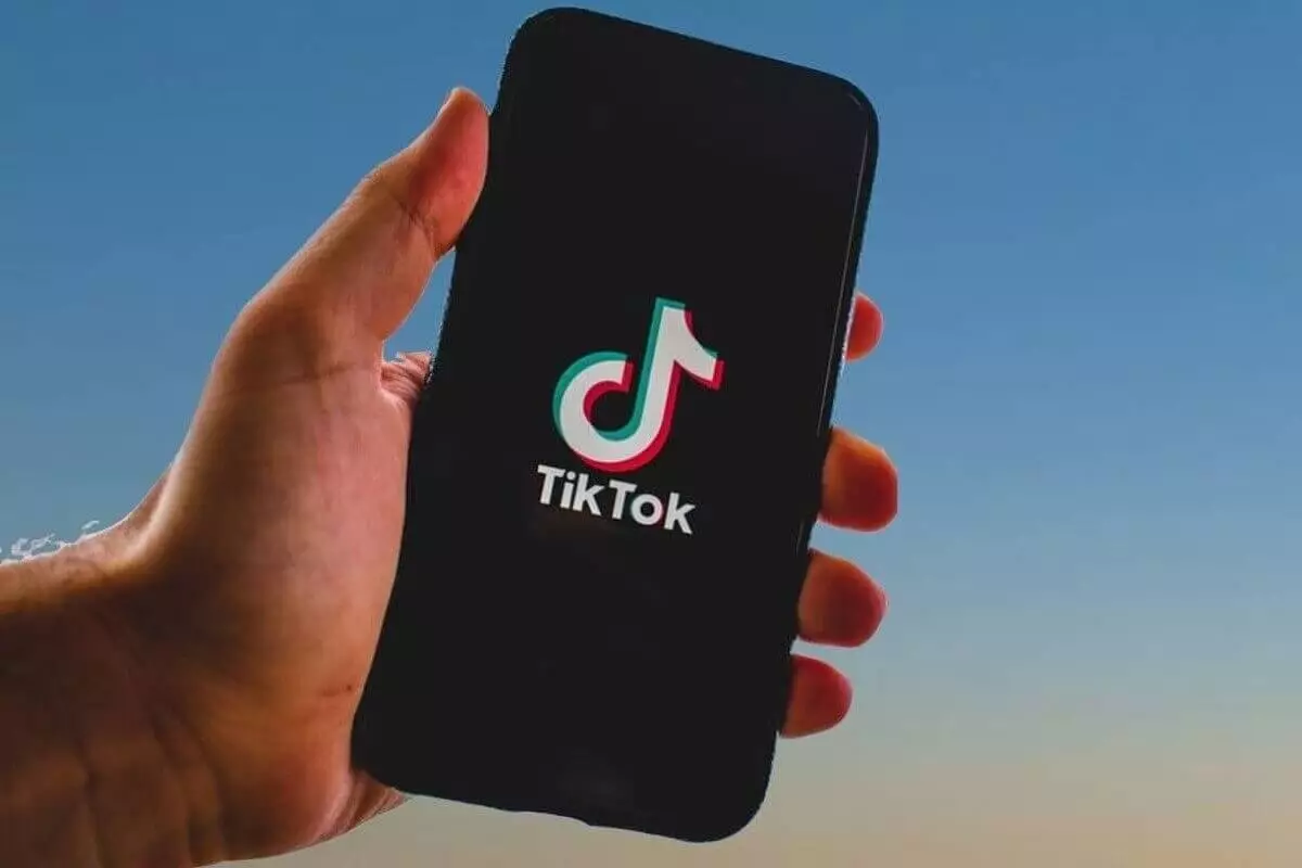 В чем причина возможной блокировки популярной социальной сети TikTok в Казахстане