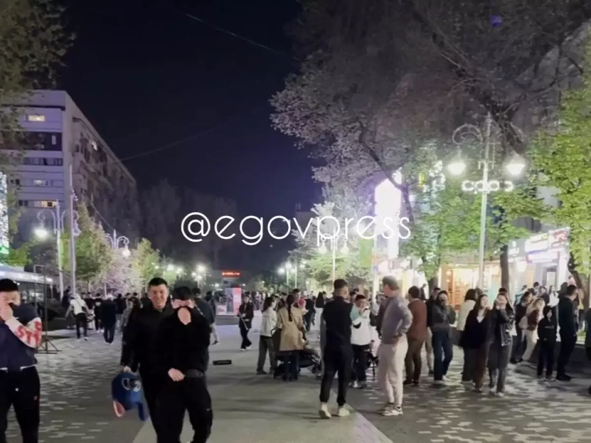 Хулиганы распылили неизвестное вещество на Арбате в Алматы