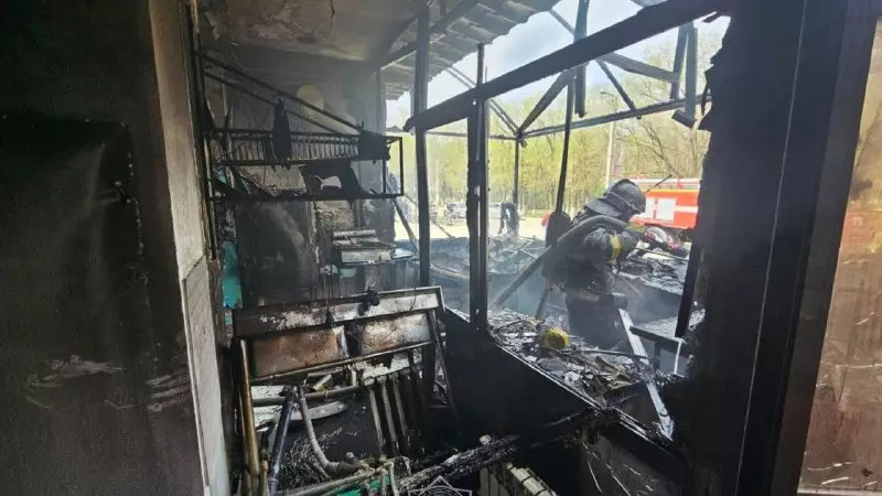 Огнеборцы Актобе ликвидировали пожар в кафе