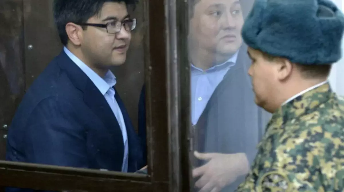 Суд повторно рассмотрел видео с Нукеновой в телефоне Бишимбаева