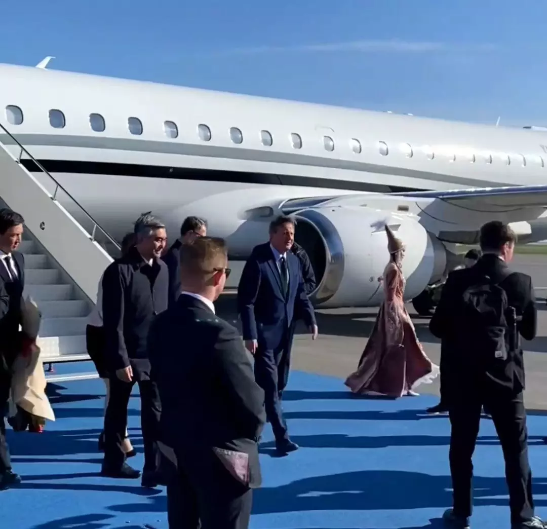 Глава МИД Великобритании прибыл в Казахстан