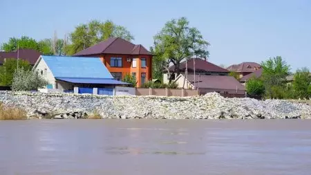 Сброс воды из водохранилища России: как в Атырау готовятся ко второму пику паводков