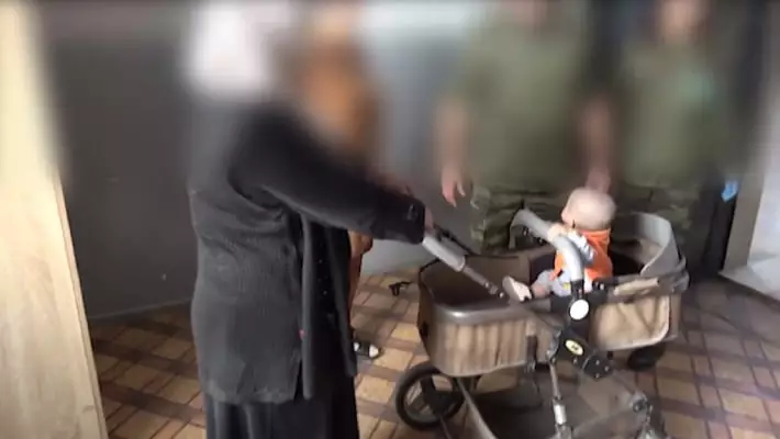 Женщина пыталась завести в Узбекистан свинцовые пули в коляске с ребенком