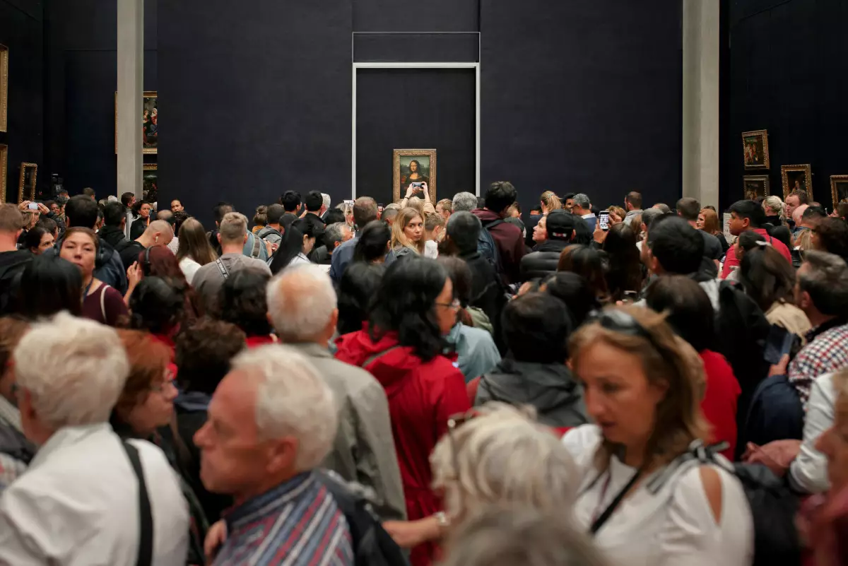 Лувр "Мона Лизаны" жертөлеге көшірмек