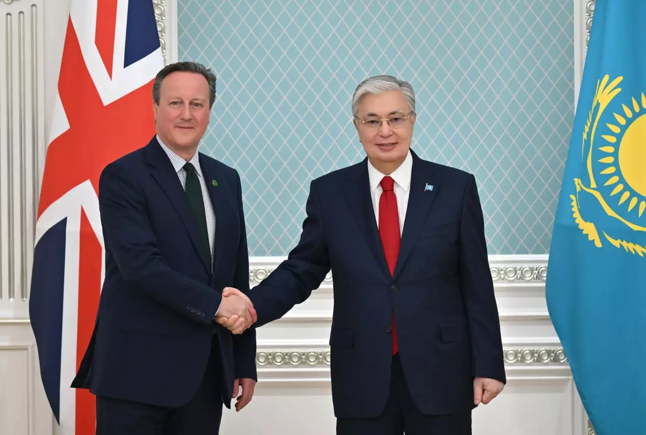 Казахстан и Великобритания подписали Соглашение о стратегическом партнерстве. О чём говорили Токаев и Кэмерон в Акорде