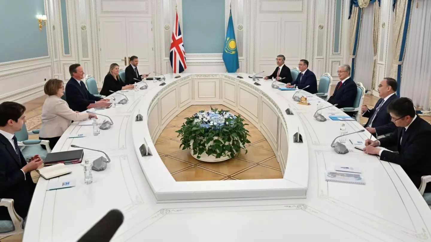 Токаев принял министра иностранных дел Великобритании Дэвида Кэмерона