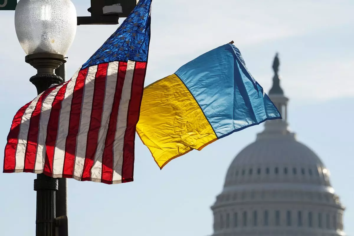 АҚШ-тың Украинаға көмегі: 61 млрд доллар Ресейді жеңуге септігін тигізе ме?