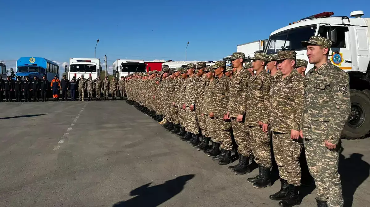 280-нен астам әскери қызметші Оралдан Атырау облысына көмекке аттанды