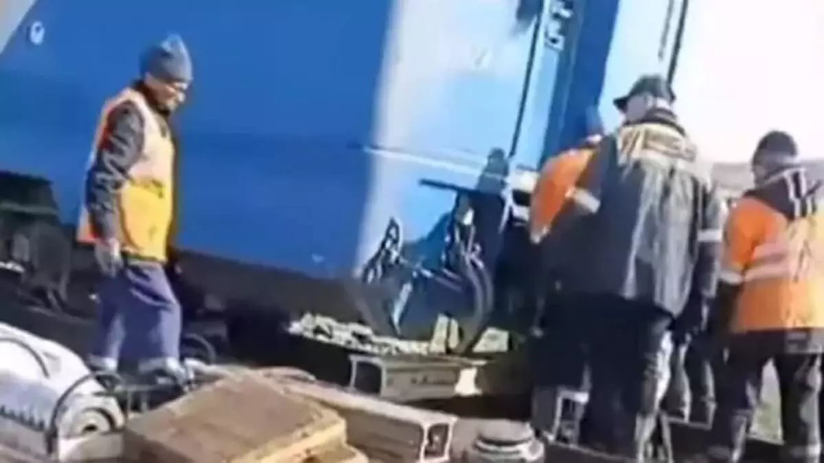 Қарағанды облысында жолаушылар вагоны рельстен шығып кетті (ВИДЕО)