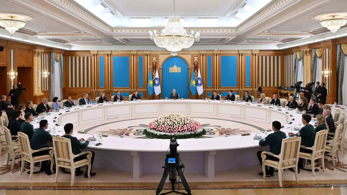 Началось заседание XXXIIІ сессии АНК под председательством главы государства