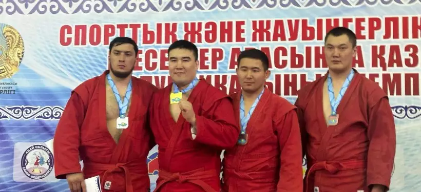 На республиканском чемпионате по боевому самбо завоевали медали полицейские из области Абай