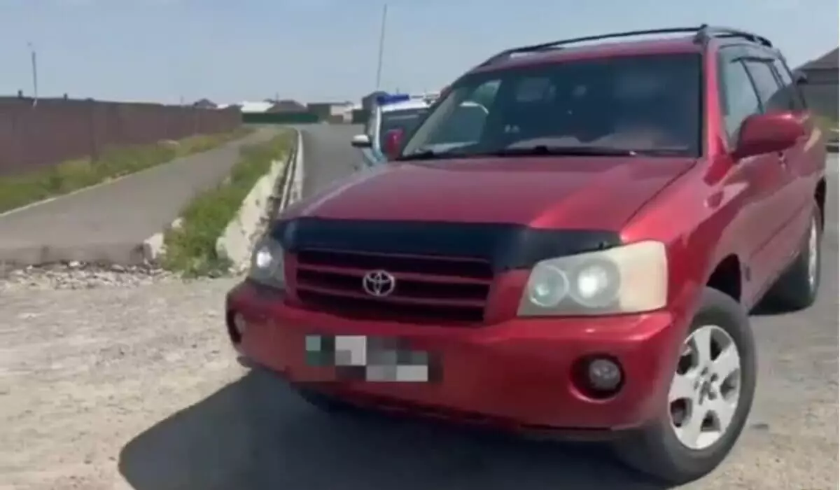 Автомобиль забрали у жителя Кызылорды из-за большого долга (ВИДЕО)