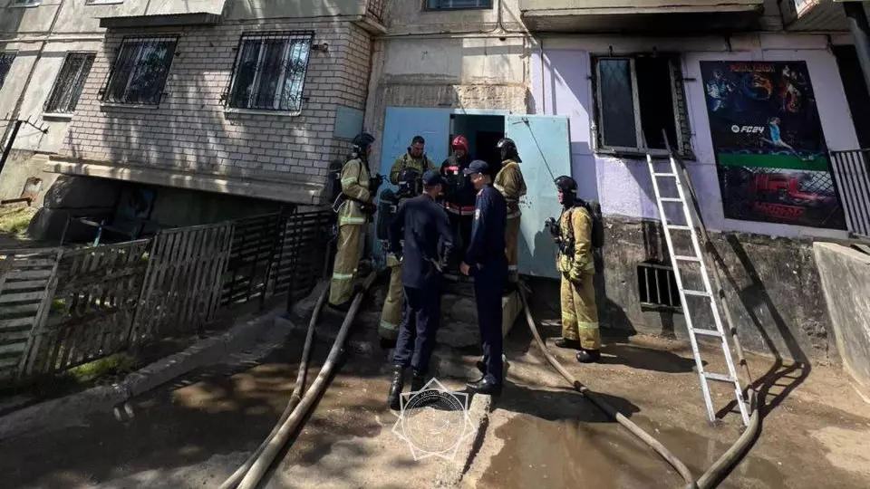 Детей эвакуировали из горящего компьютерного клуба в Актобе