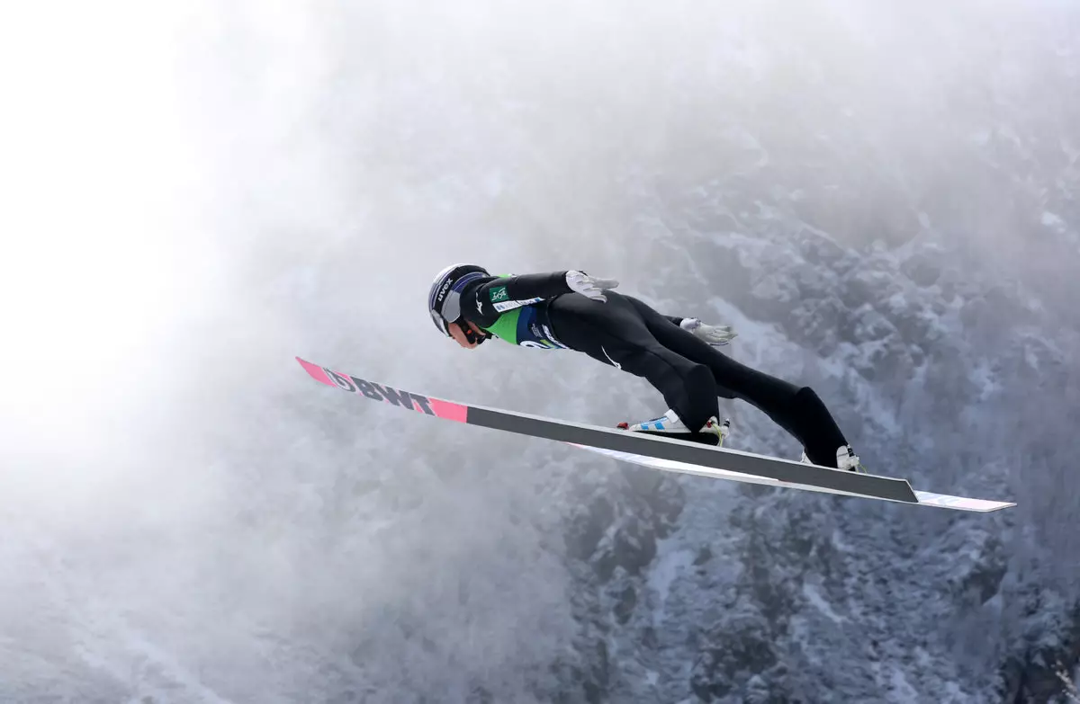 Японец Кобаяси установил неофициальный мировой рекорд по дальности прыжка на лыжах с трамплина