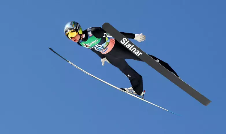 Японец установил мировой рекорд по прыжкам на лыжах с трамплина