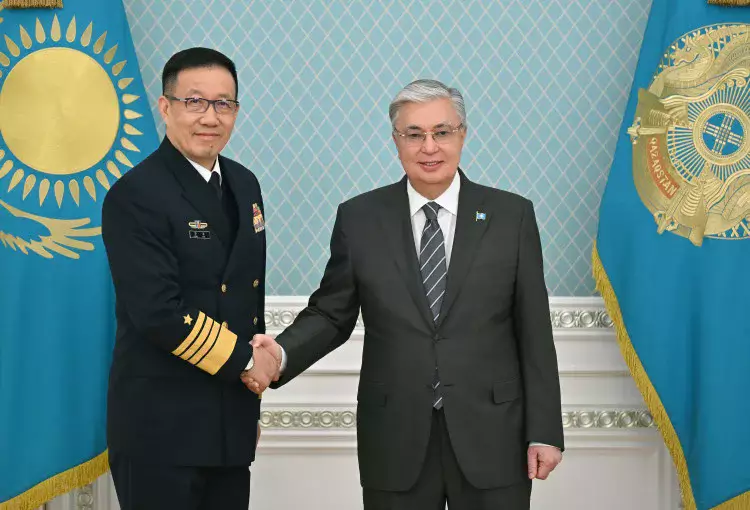 Президент Казахстана принял министра обороны Китая