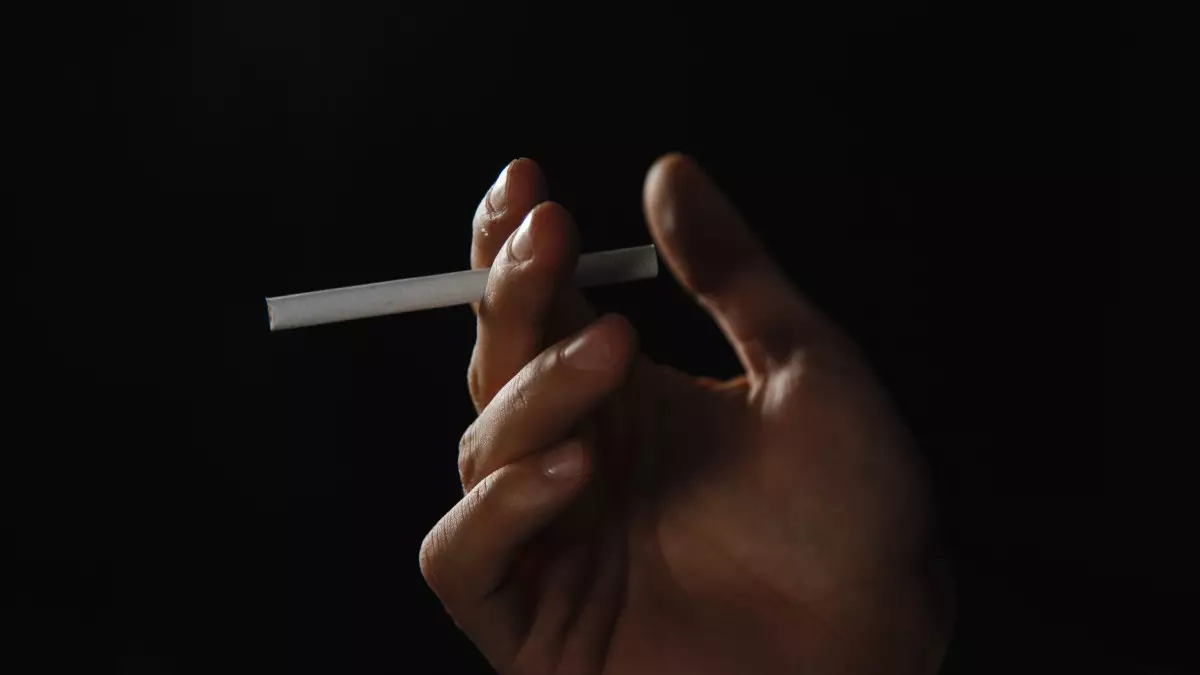 В Италии запретили курить на расстоянии менее пяти метров от других людей